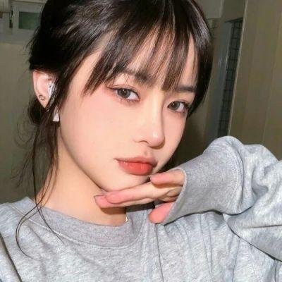 滚女揾老衬 海报